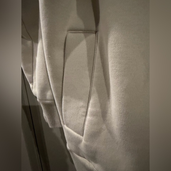 Vuori Women's Restore Full-Zip - color: Black - size Small. - Picture 8 of 8